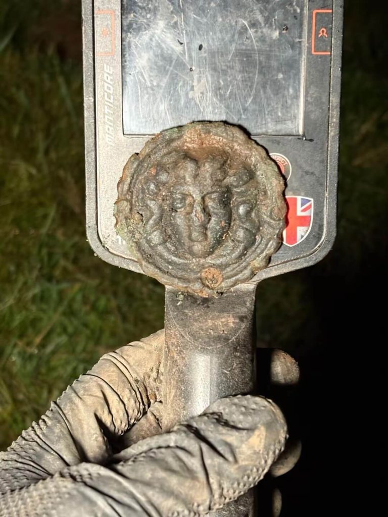 Victorian horse boss sat on a minelab manticore