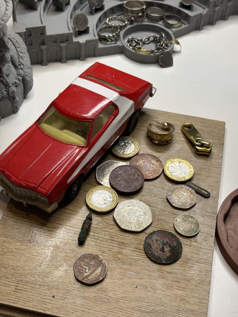 Starsky and htuch car found using the minelab vanquish 360 on the beach.