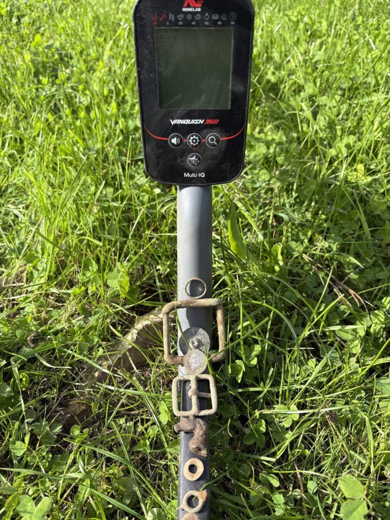 minelab vanquish 360 some finds on a day out, including a beautiful queen Victoria silver coin.