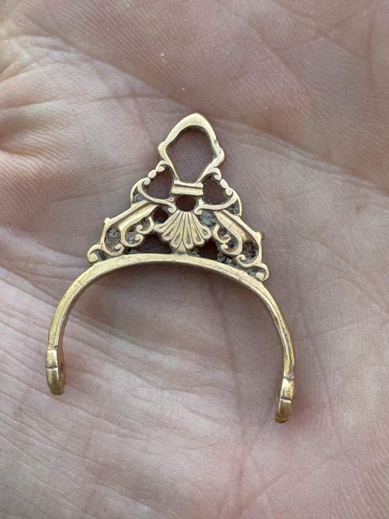 Gold gerogian FOB slea piece.