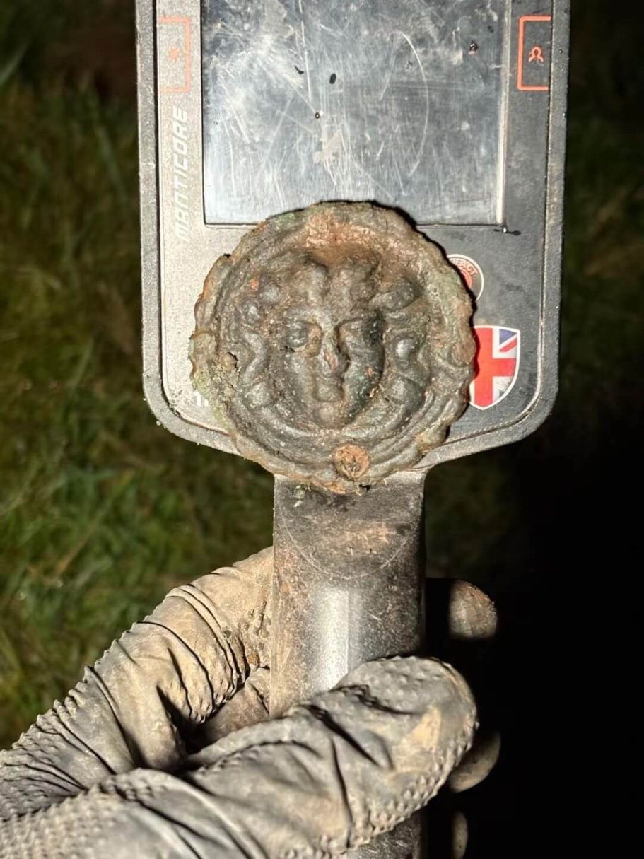 Victorian Horse boss sitting on a minelab manticore
